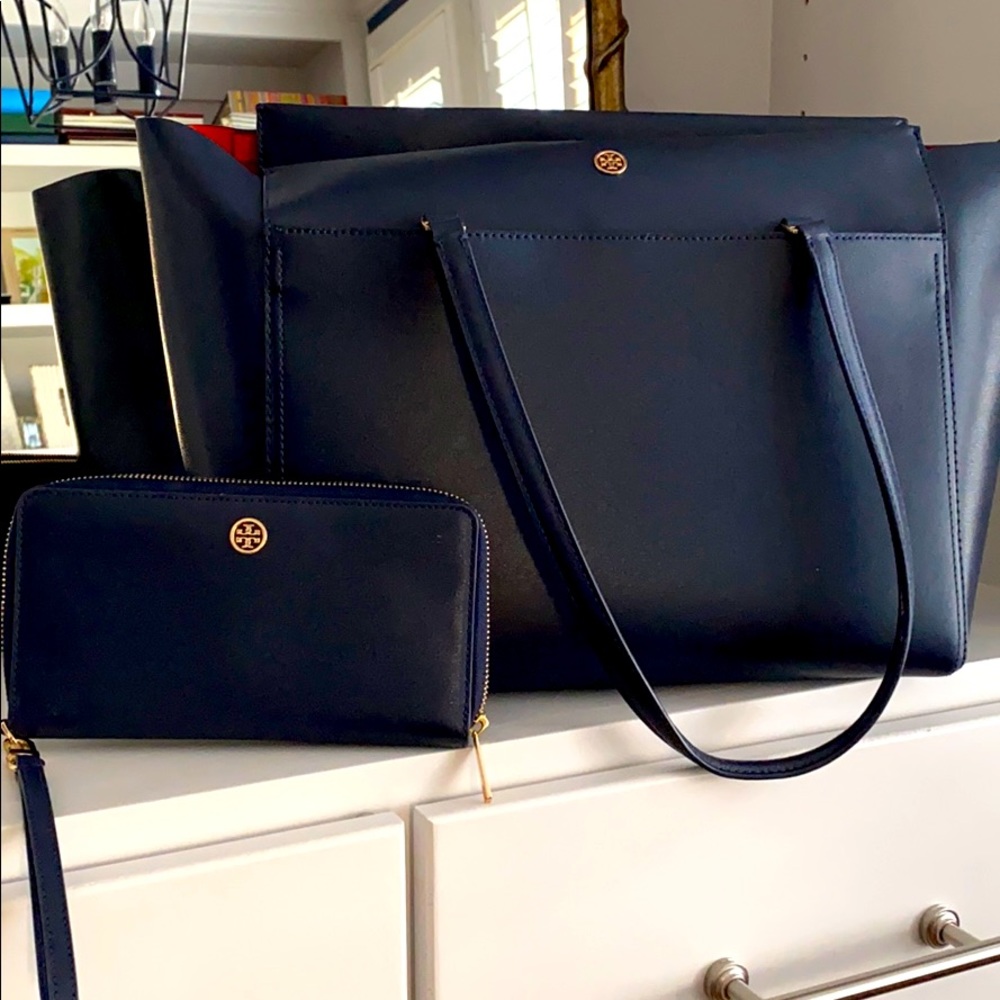 Tory Burch Navy Handbag & matching wallet.